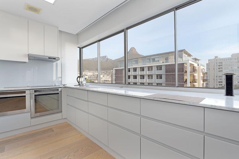 To Let 2 Bedroom Property for Rent in Sea Point Western Cape